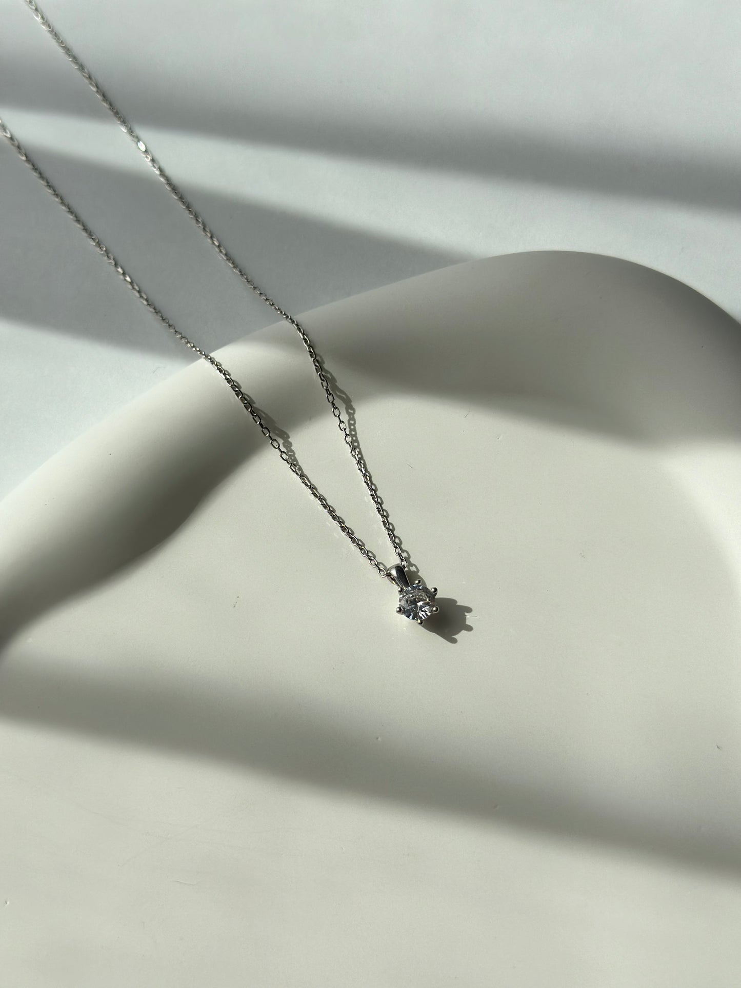 Crystal round charm silver necklace - Èthèora