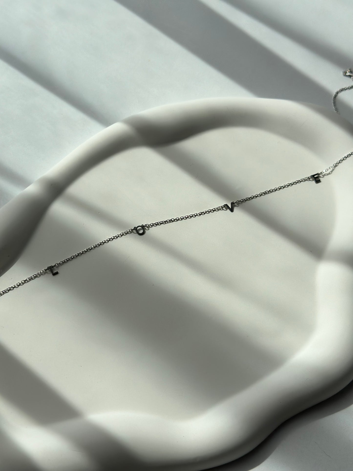LOVE letter silver necklace - Èthèora