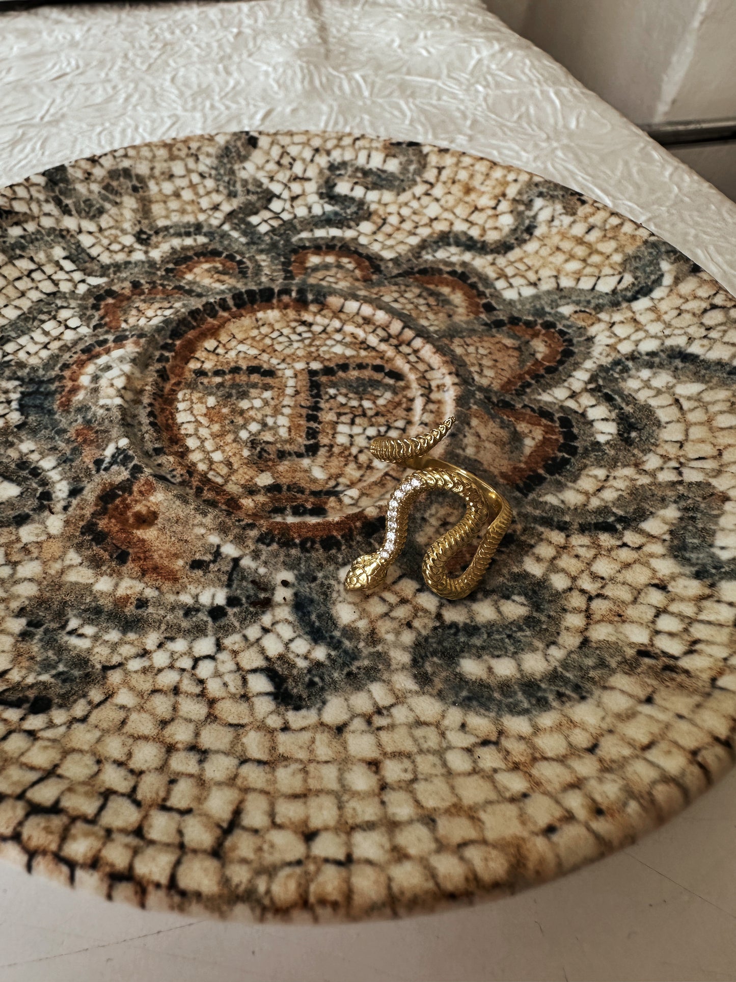 Кольцо Serpent twist змея из серебра 14 карат с золотом