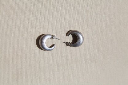 Vintage convex matte silver earrings - Èthèora