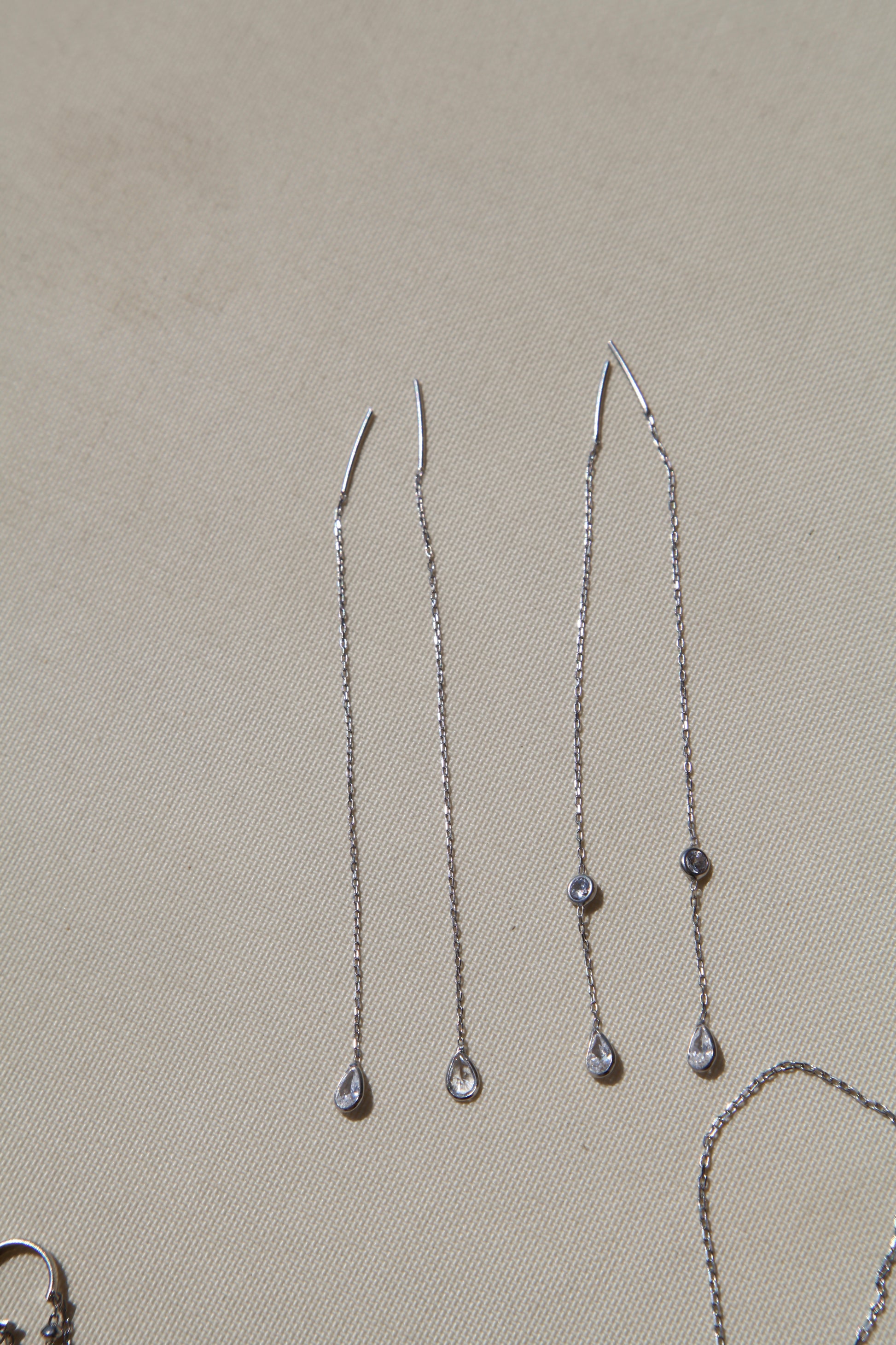 Timeless silver drop with stone stud earrings - Èthèora