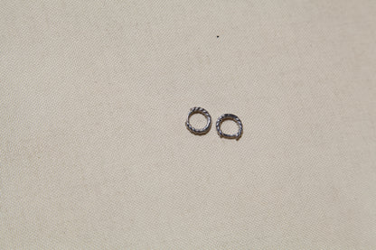 Elegant twisted hoop silver earrings - Èthèora