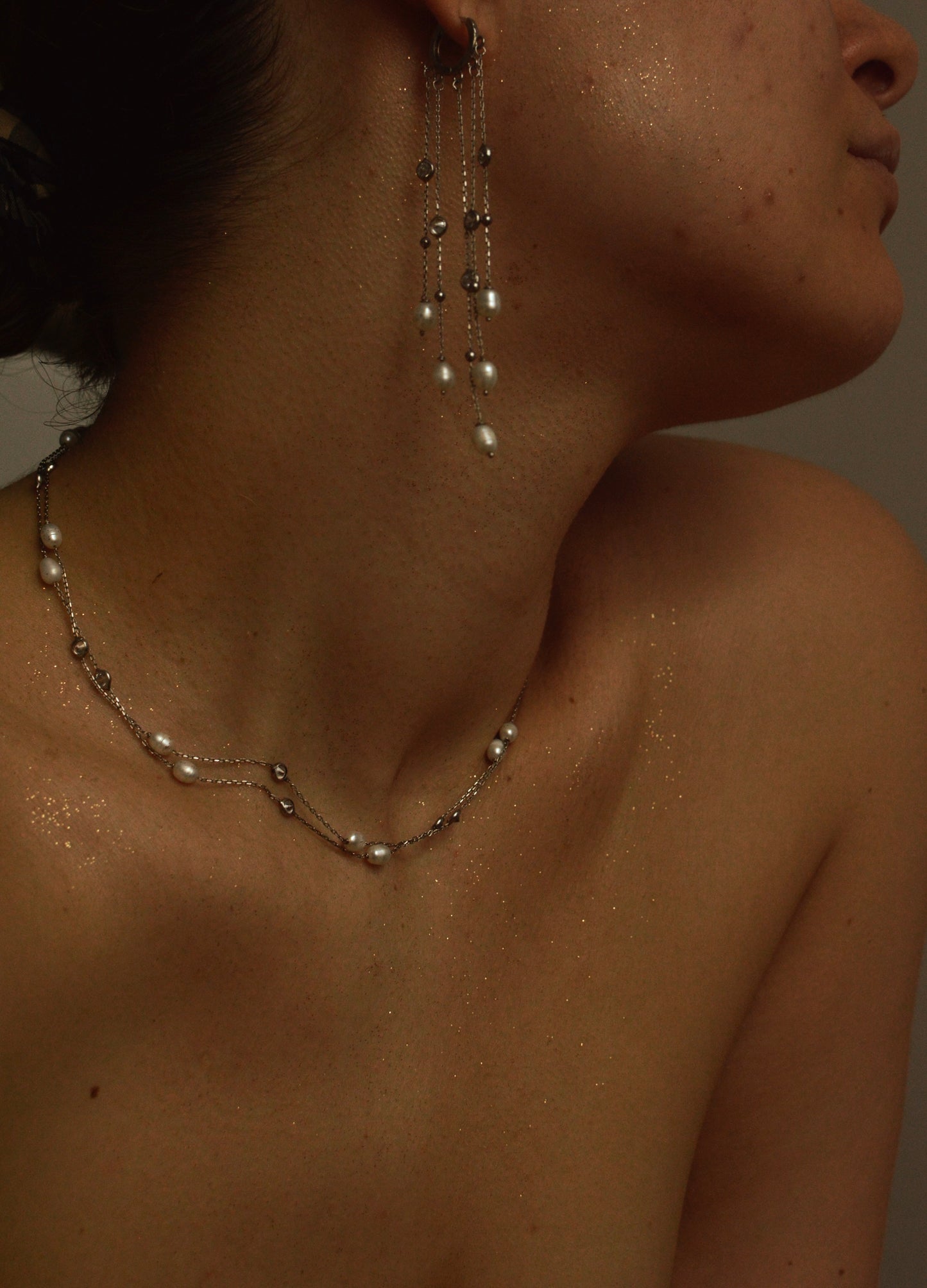 Pearl&Stone серебряные серьги-кольца с цепочкой из жемчуга и камней