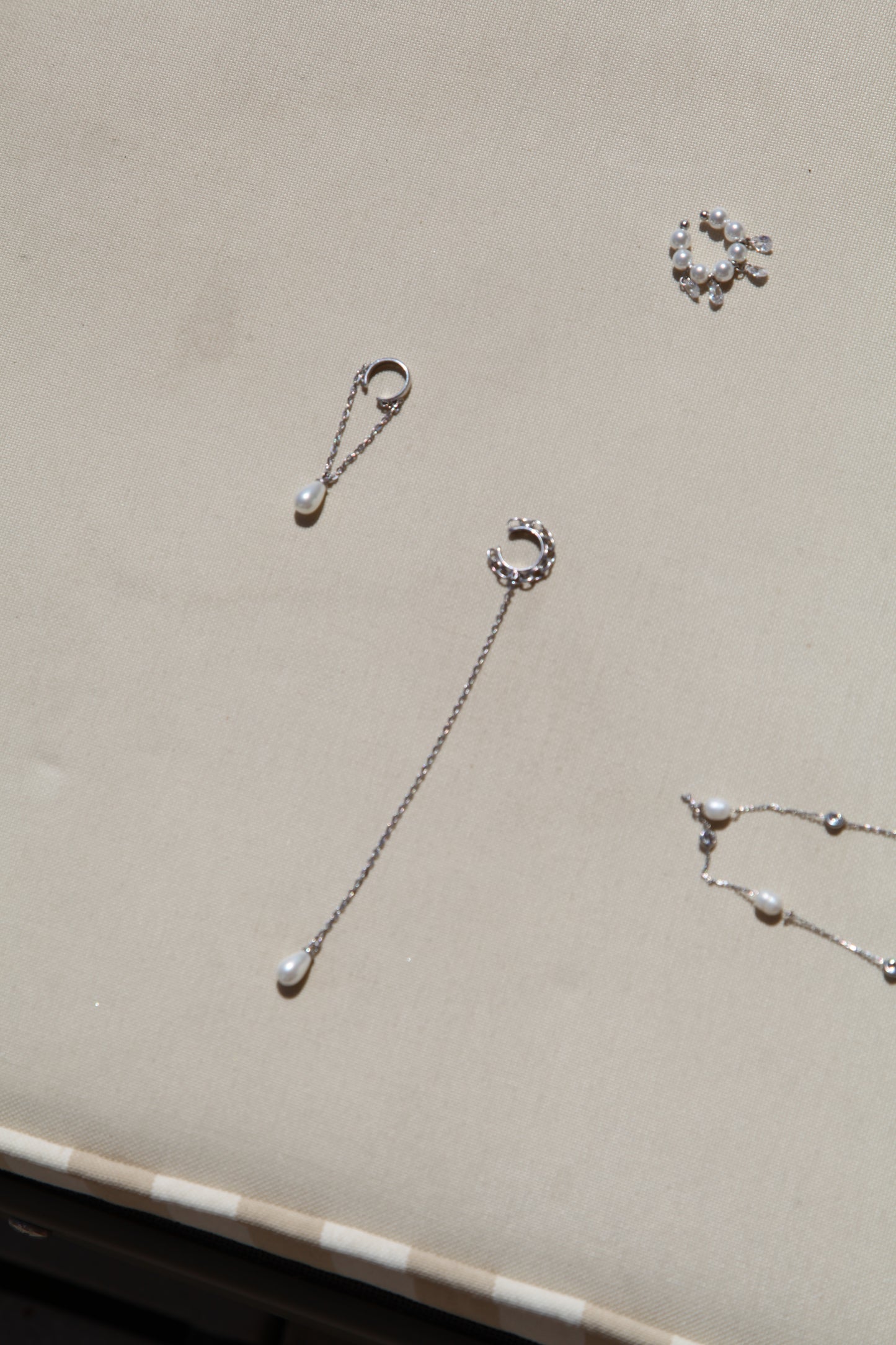 Drop pearl short chain cuff - Èthèora