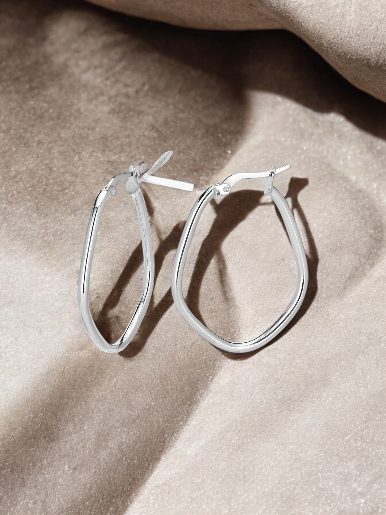 Fluid form hoops silver earrings - Èthèora
