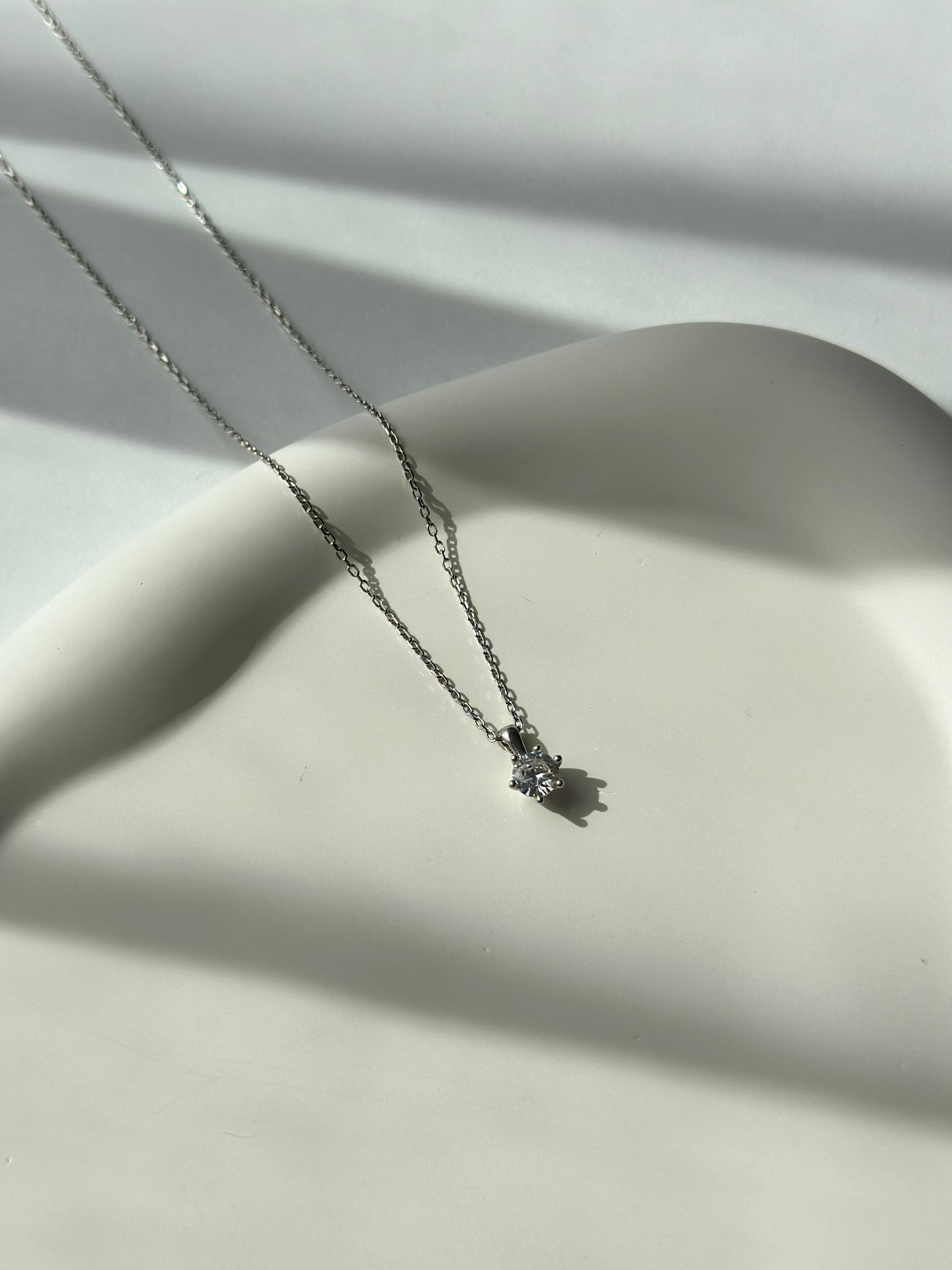 Crystal round charm silver necklace - Èthèora