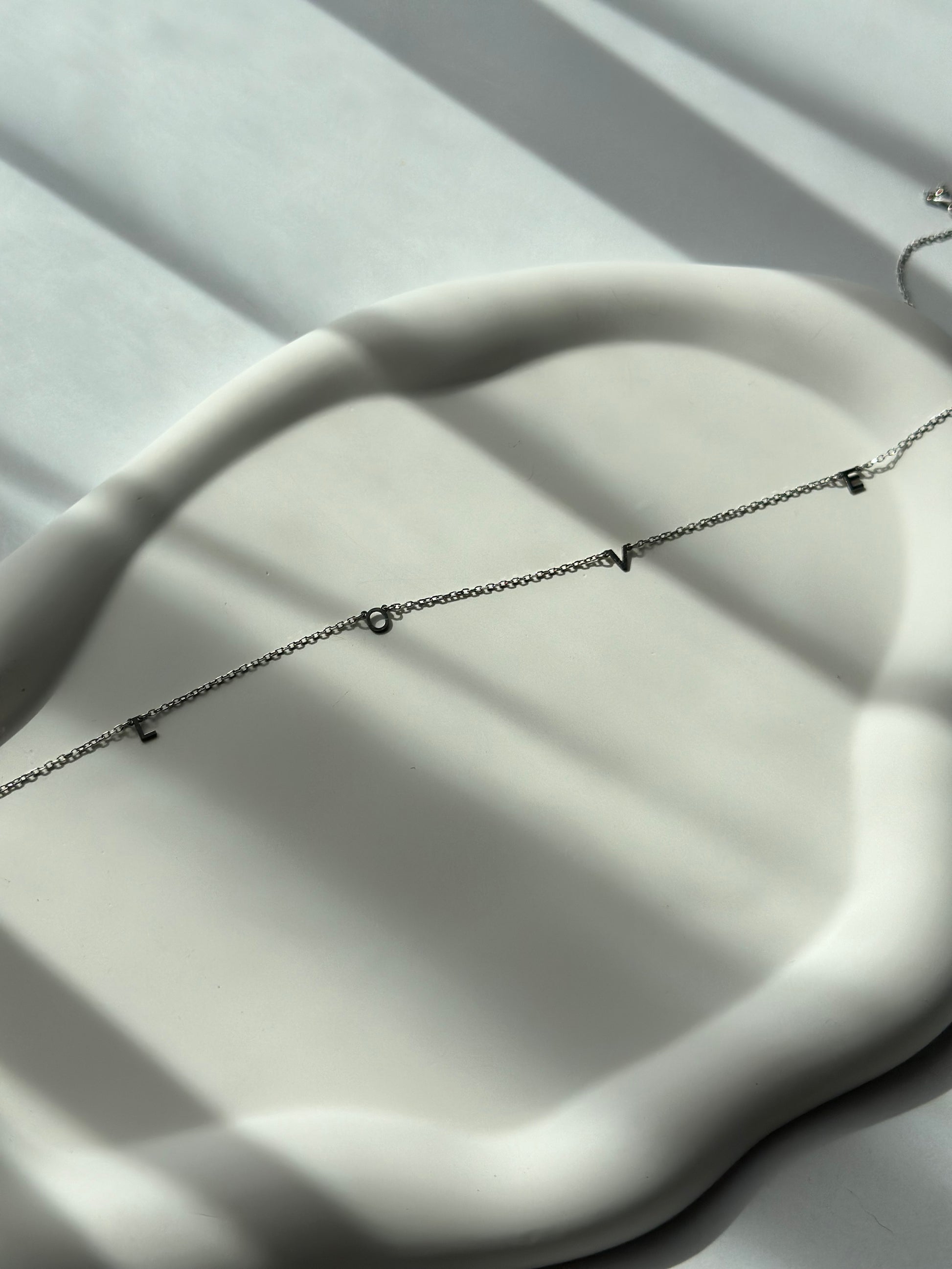 LOVE letter silver necklace - Èthèora