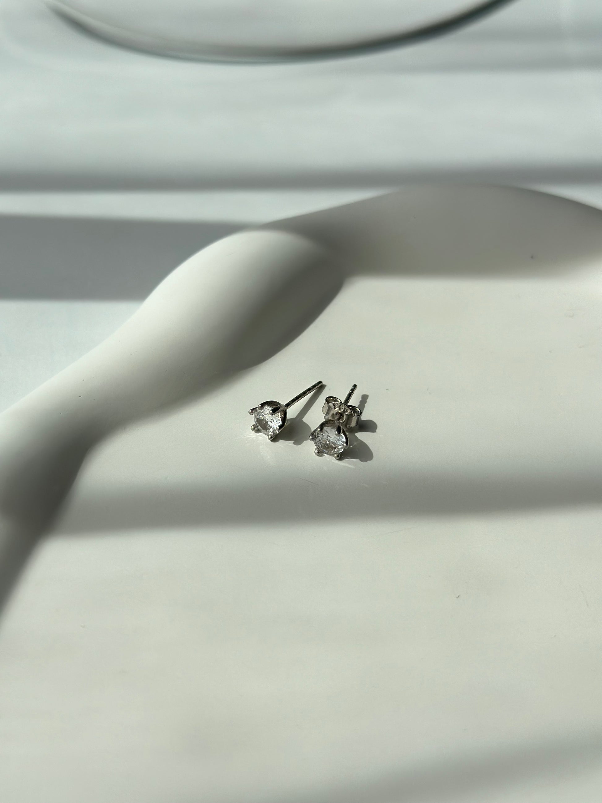 Crystal round stud silver earring - Èthèora