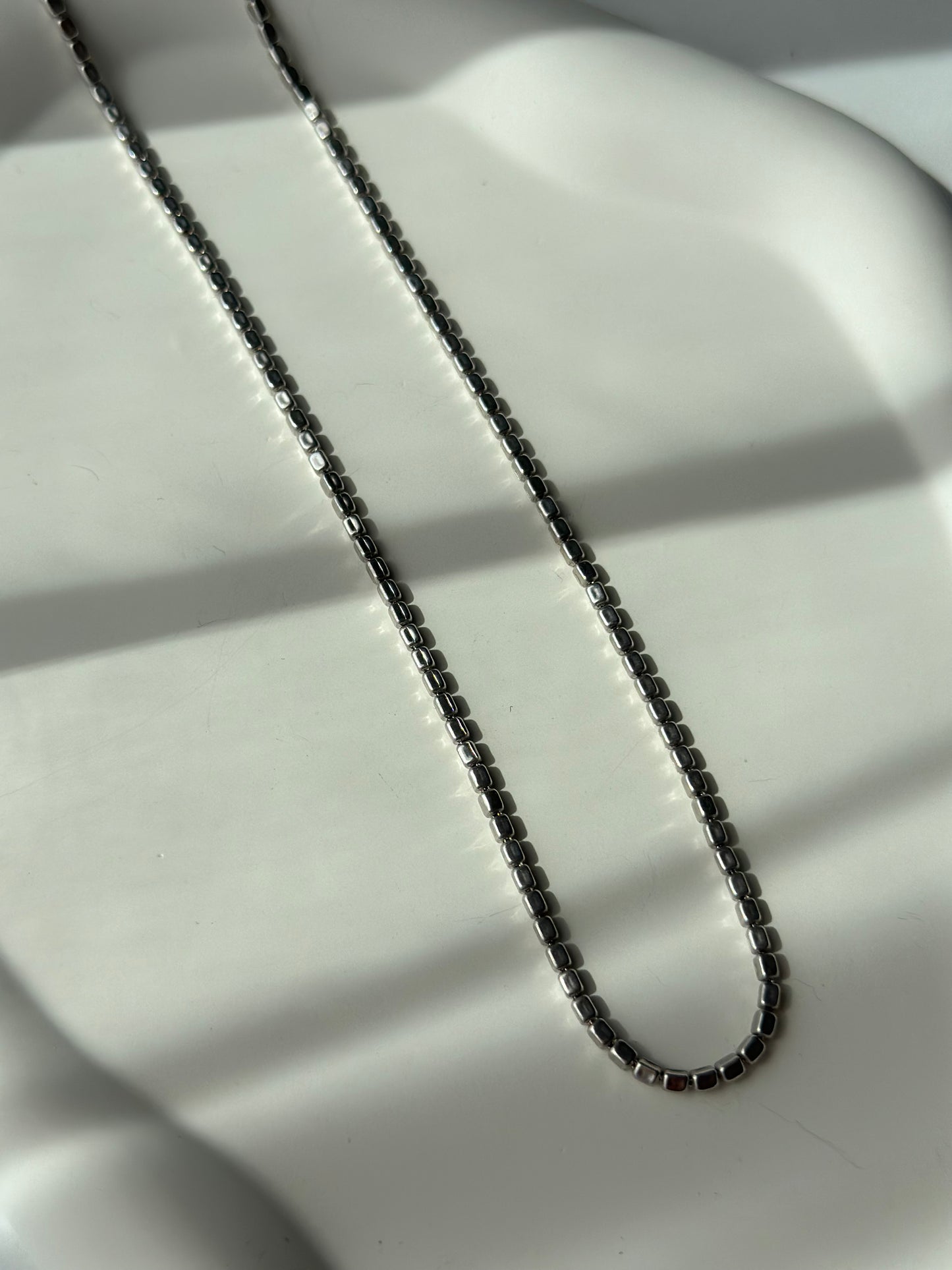 Subtle silver bead necklace - Èthèora