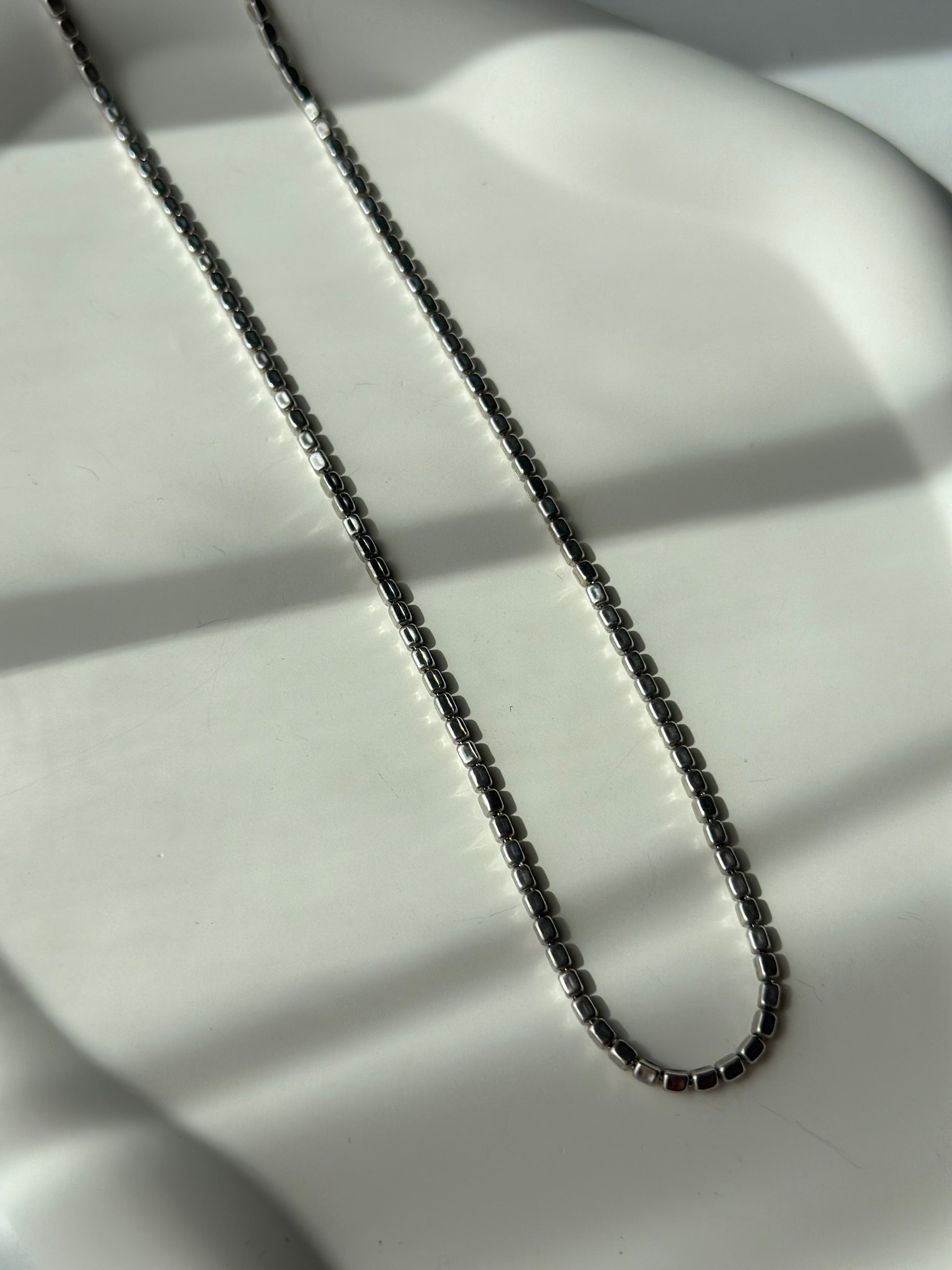 Subtle silver bead necklace - Èthèora