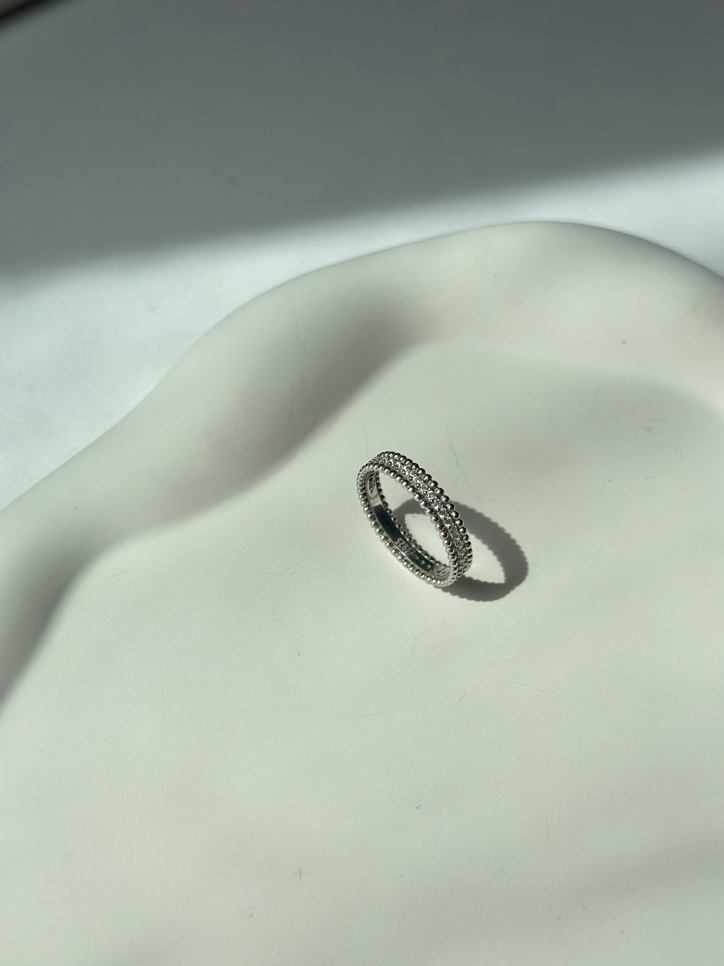 Shiny white zirconia stone woman silver band ring - Èthèora