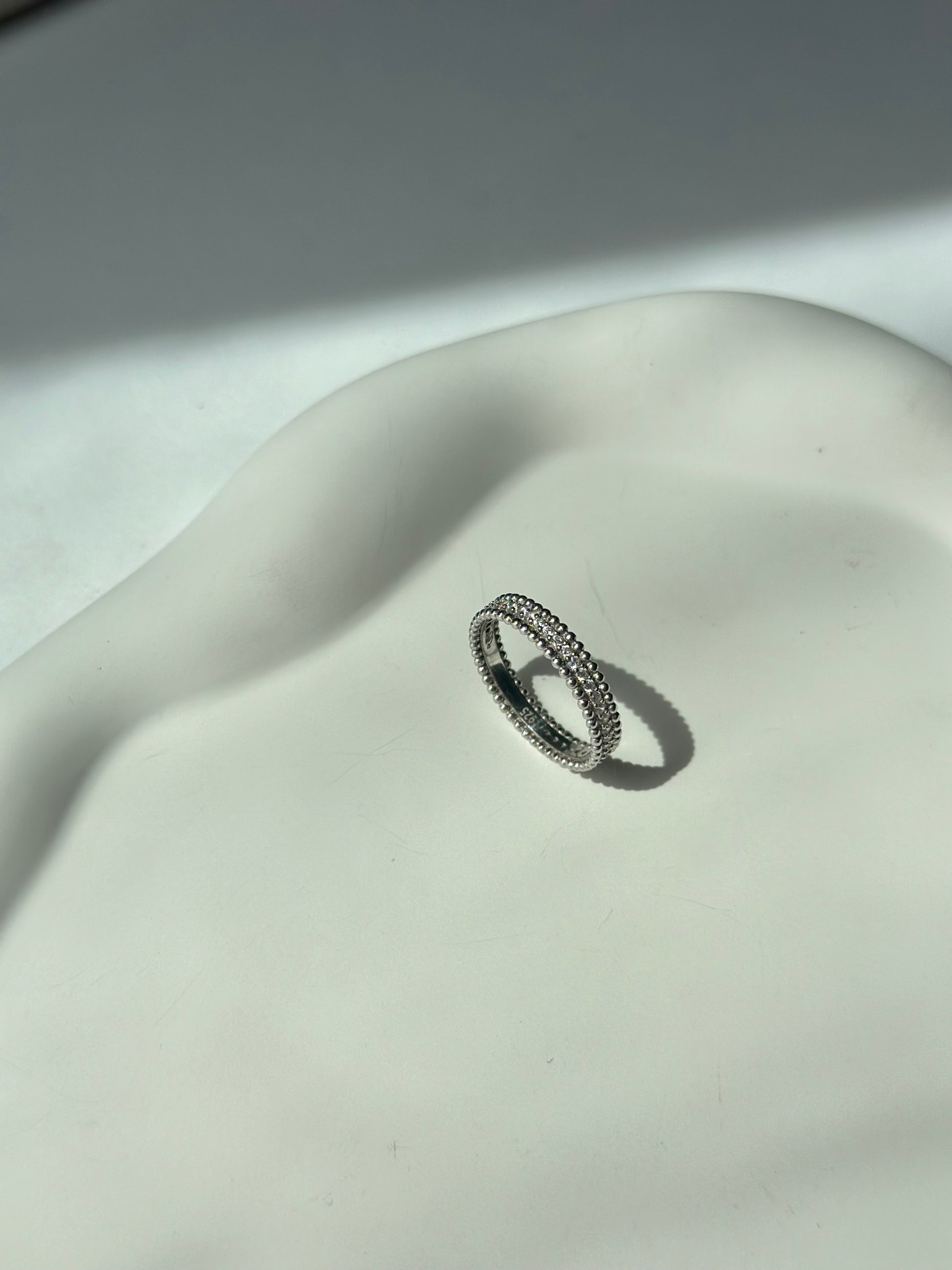 Shiny white zirconia stone woman silver band ring - Èthèora