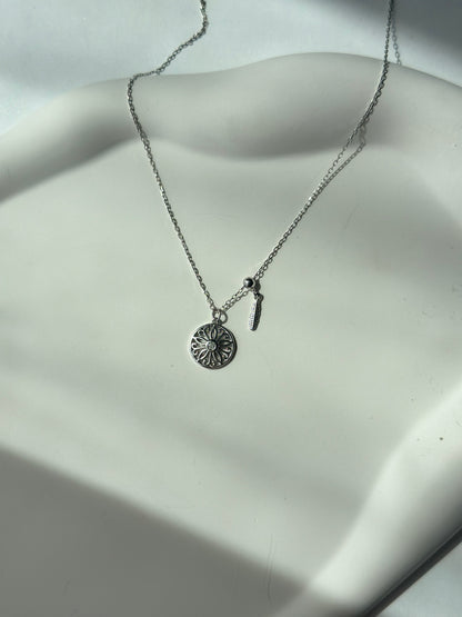 Lunar elegance feather necklace - Èthèora