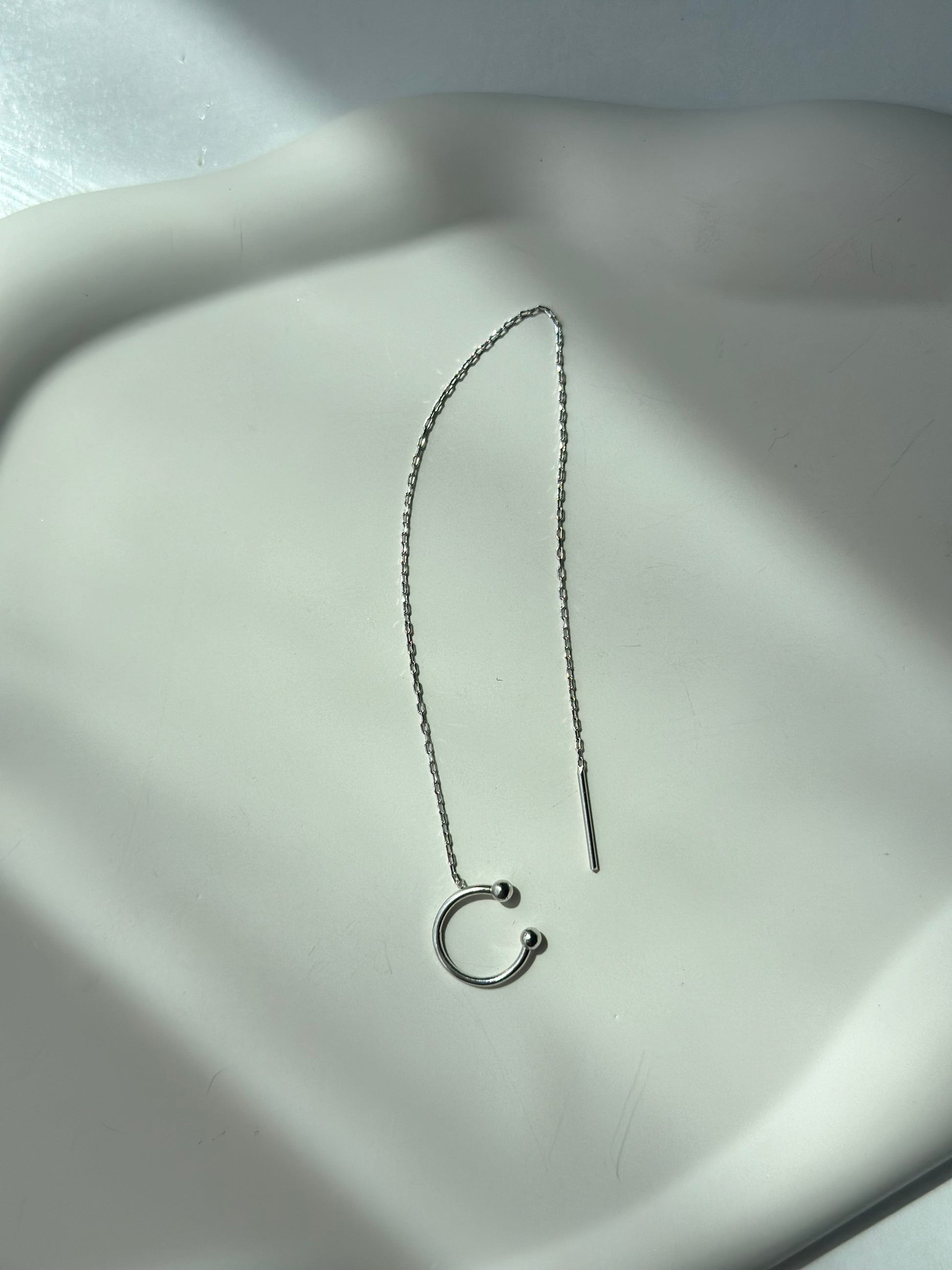 Plain ear cuff with long chain - Èthèora