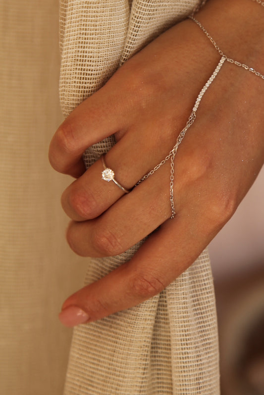 Round six claw solitaire silver ring with stone - Èthèora